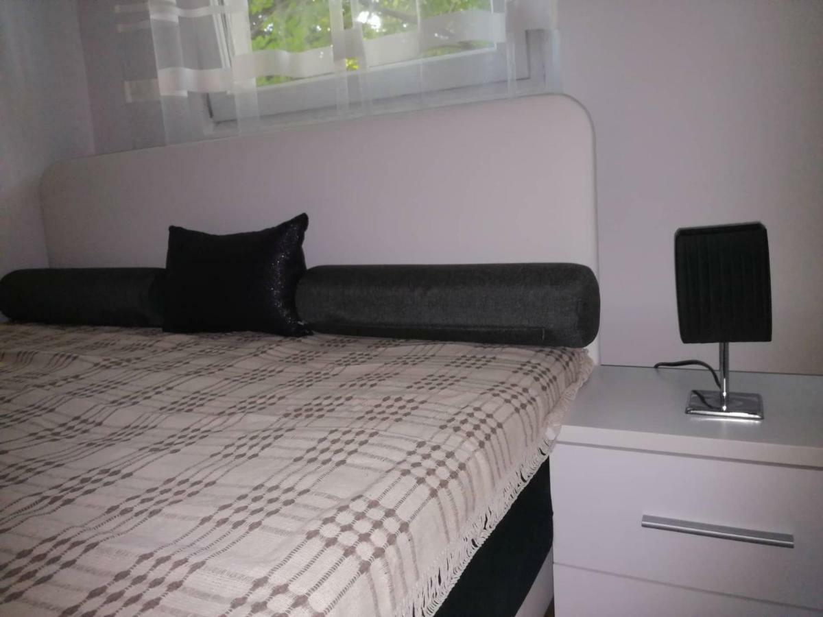 Yellow Apartment, Central Podgorica Extérieur photo
