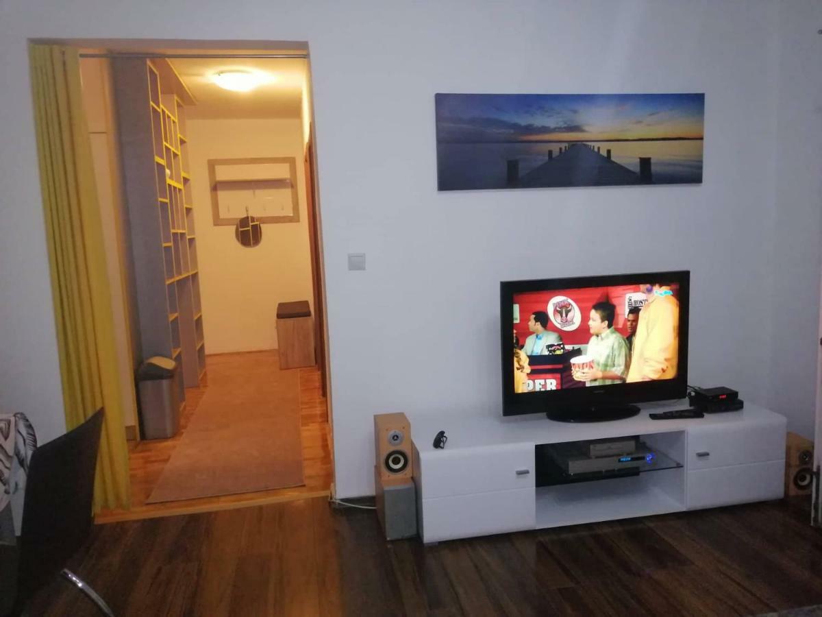 Yellow Apartment, Central Podgorica Extérieur photo